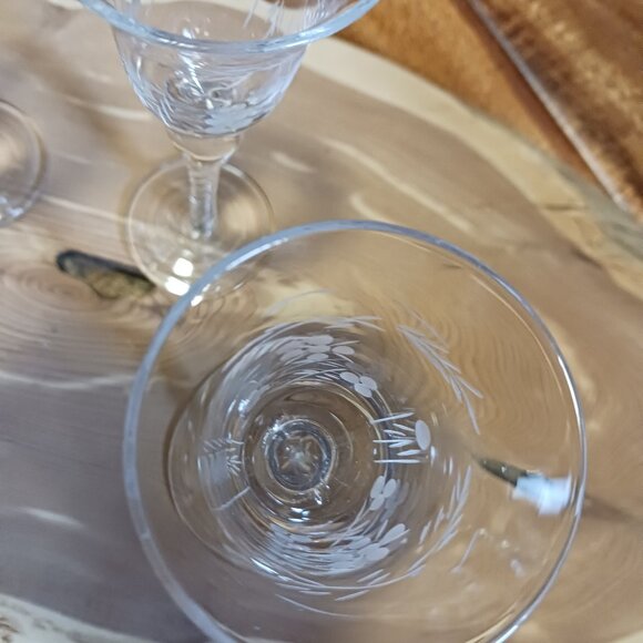 4 x ETCHED CRYSTAL Vintage etched liquor liqueur shot glasses Mint condition - Picture 3 of 6